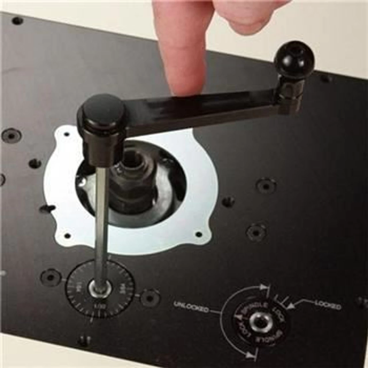 INCRA Mast-R-Lift II (Metric) With AUKTools 2400W Fixed Base Router 7 INCRA Mast-R-Lift II (Metric) With AUKTools 2400W Fixed Base Router - Image 5